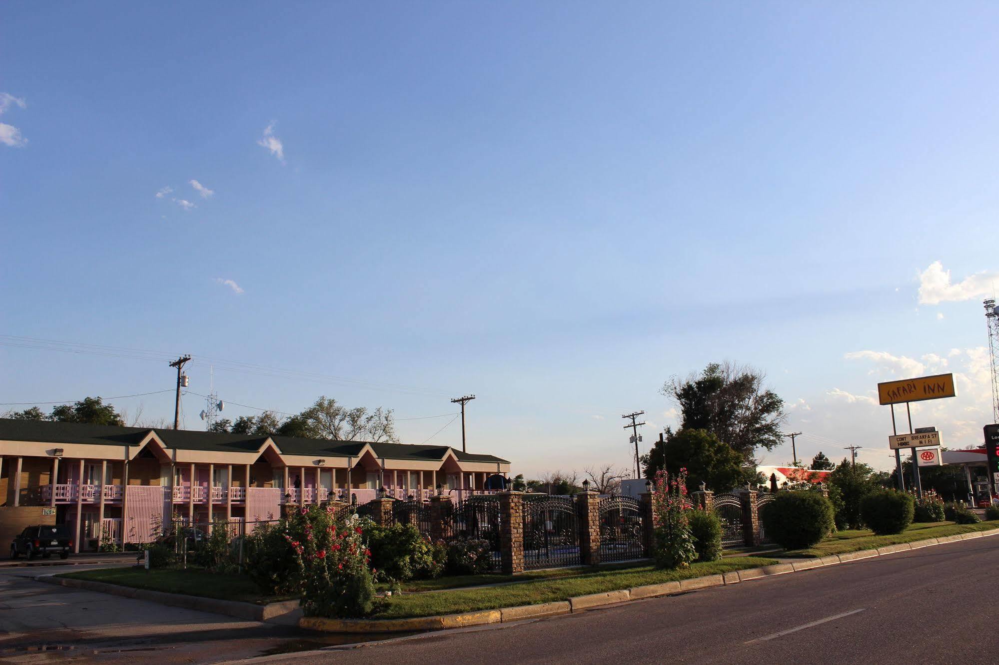 Safari Motel 2*