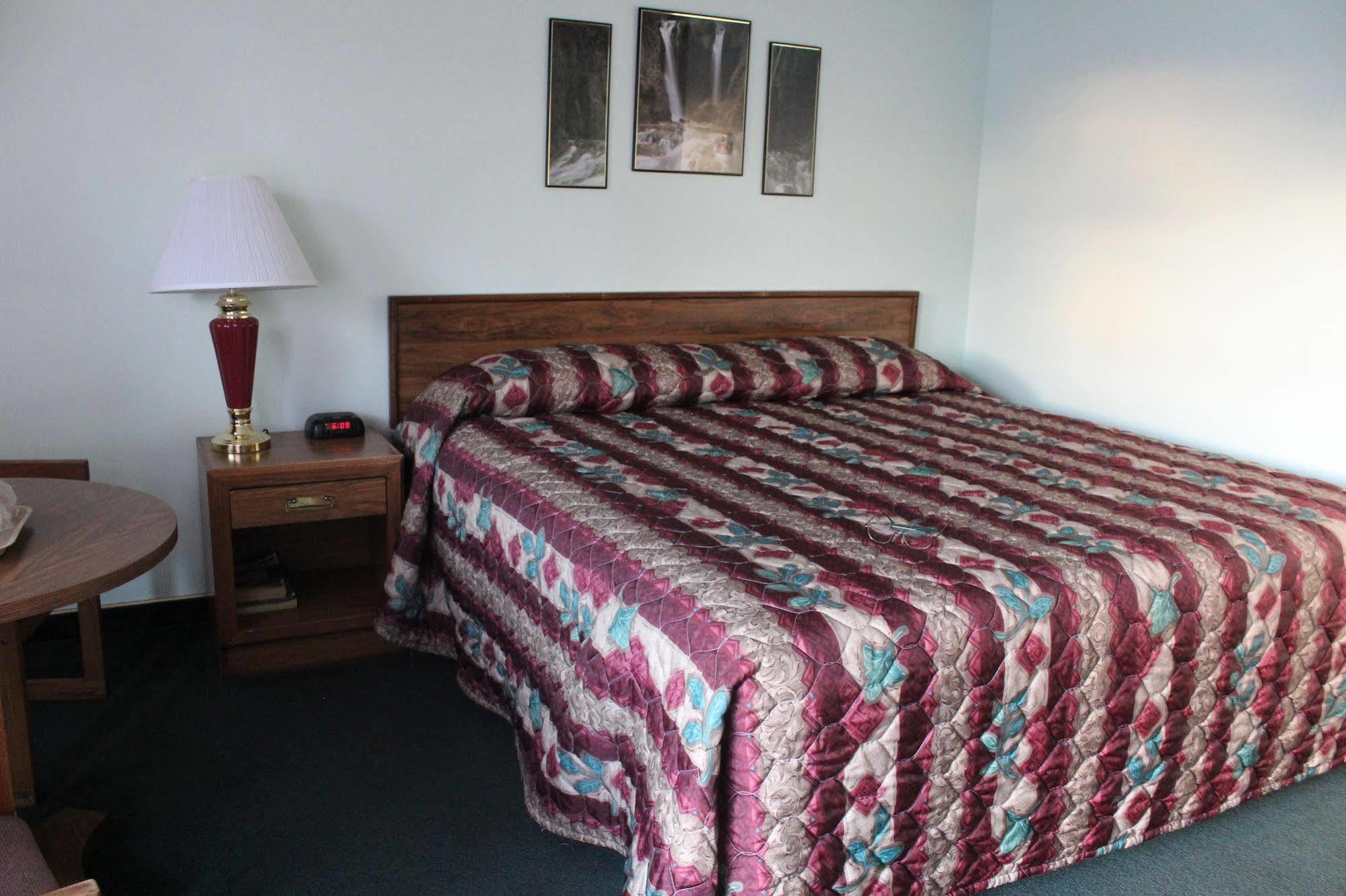 Safari Motel 2*