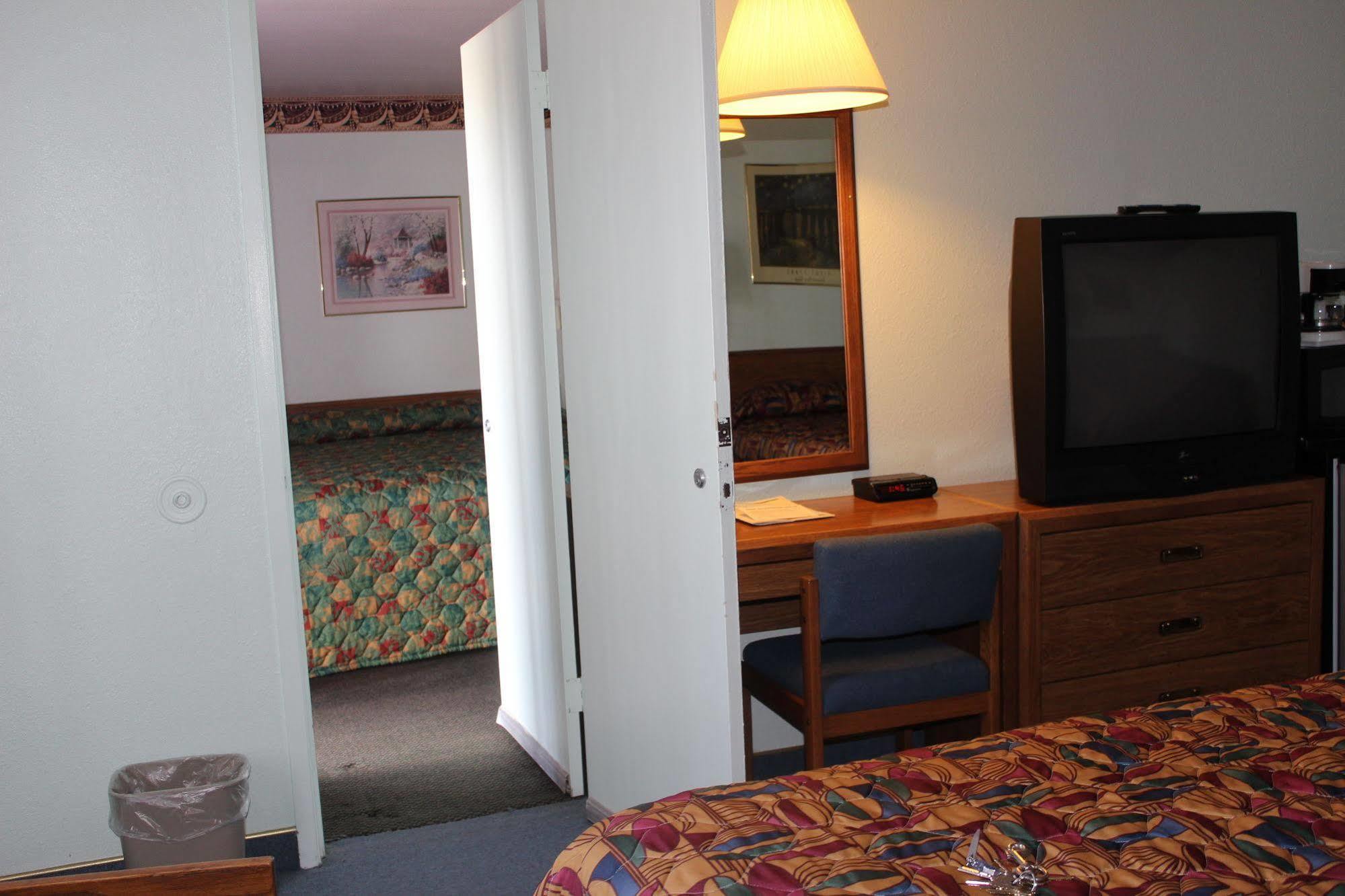 Safari Motel 2*
